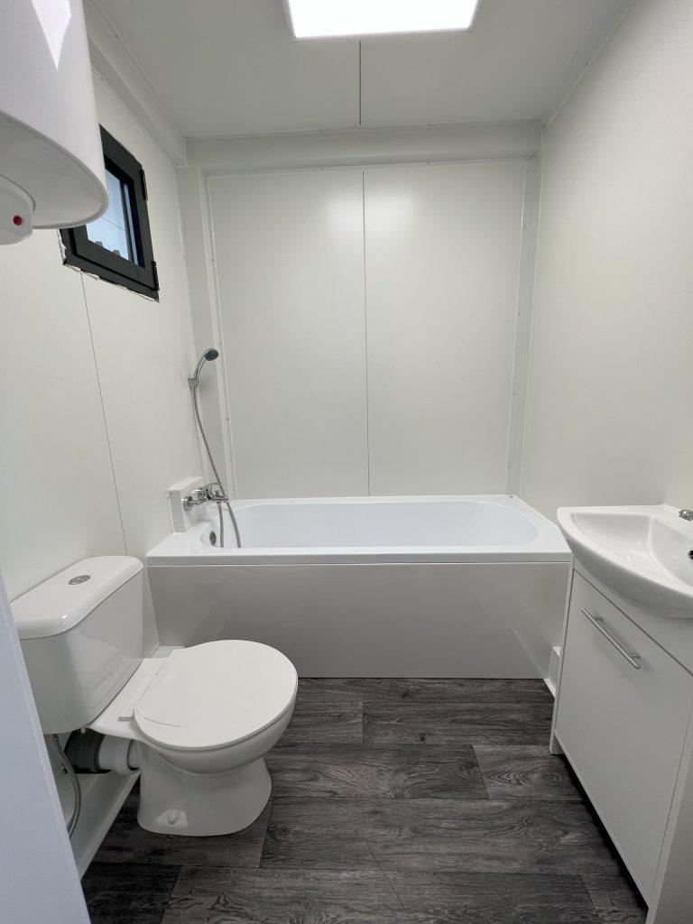 Contenedor Habitable 700×300 cm con Baño - 50x3 m - Acero - Nuevo - oficina modular