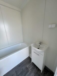 Contenedor Habitable 700×300 cm con Baño - 50x3 m - Acero - Nuevo - oficina modular