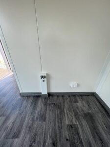 Contenedor Habitable 700×300 cm con Baño - 50x3 m - Acero - Nuevo - oficina modular