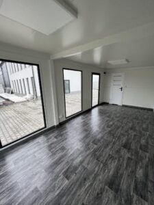 Contenedor de Oficina 800×300 con Baño y Aire Acondicionado - 50x3 m - Acero - Nuevo