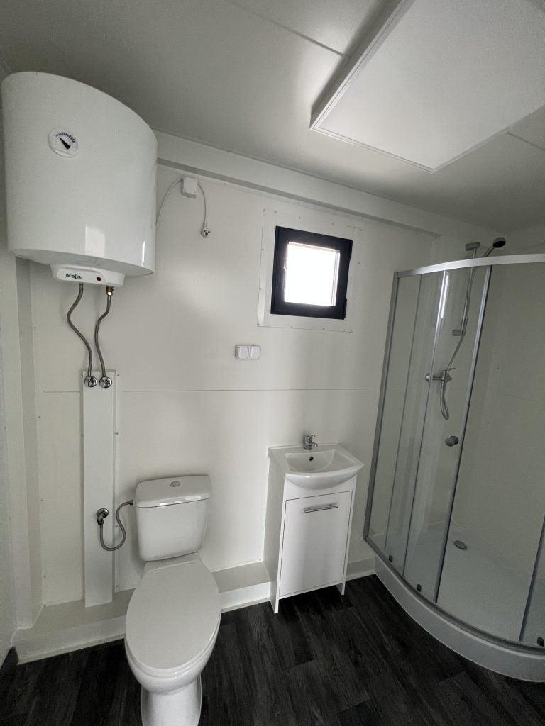 Contenedor de Oficina 800×300 con Baño y Aire Acondicionado - 50x3 m - Acero - Nuevo