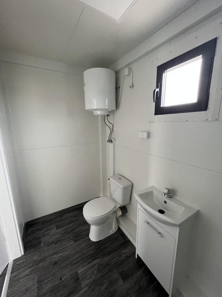 Contenedor de Oficina 800×300 con Baño y Aire Acondicionado - 50x3 m - Acero - Nuevo
