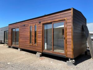 Cabaña Modular 8x3m | 1 Dormitorio, Baño Completo, Cocina - Madera - Nuevo